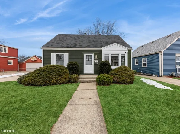 2325 Coolidge Ave, Racine, WI 53403