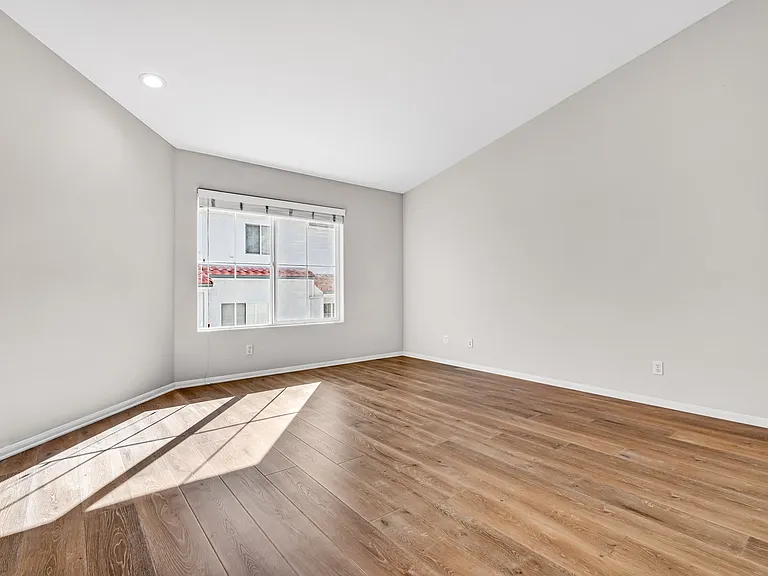 315 Westlake Vista Ln — Photo 42