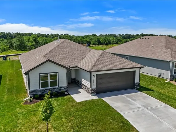 20330 W 195th St, Spring Hill, KS 66083