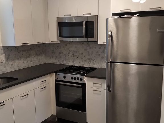 2nd image of 2015 Homecrest Ave APT 2