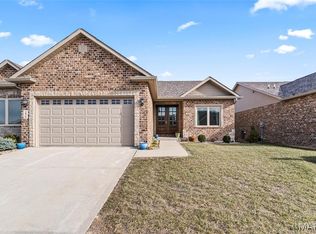 2426 Sunset Ridge Dr, Columbia, IL 62236