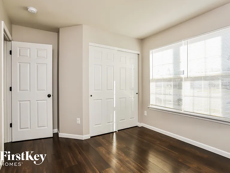 283 Cambridgeshire Ct — Photo 10