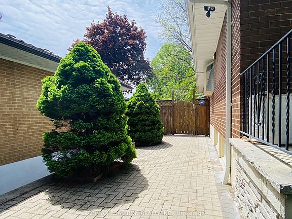 3rd image of 76 Clansman Blvd