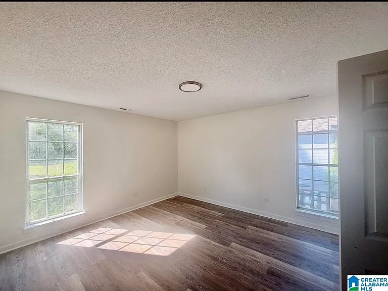 1408 Avenue D — Photo 2