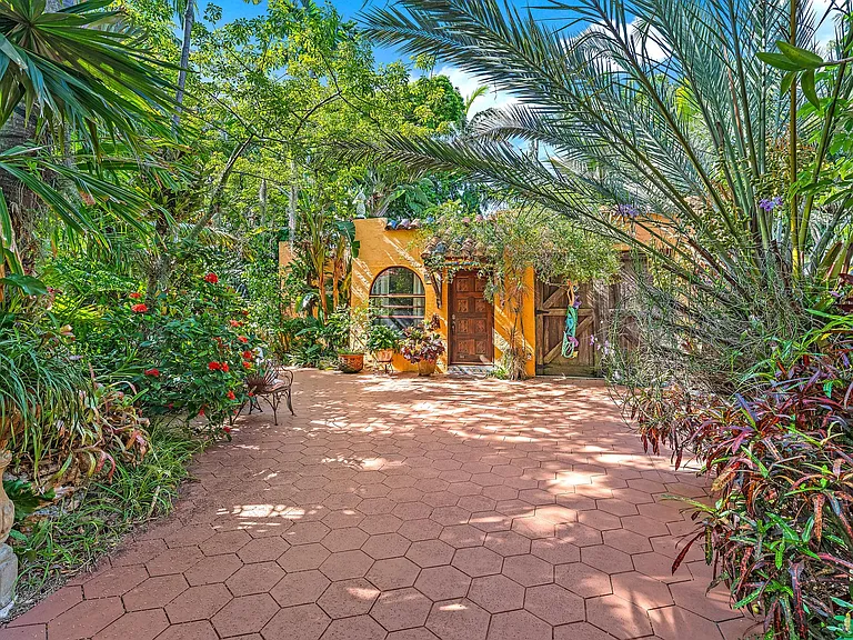 614 Flamingo Dr — Photo 9