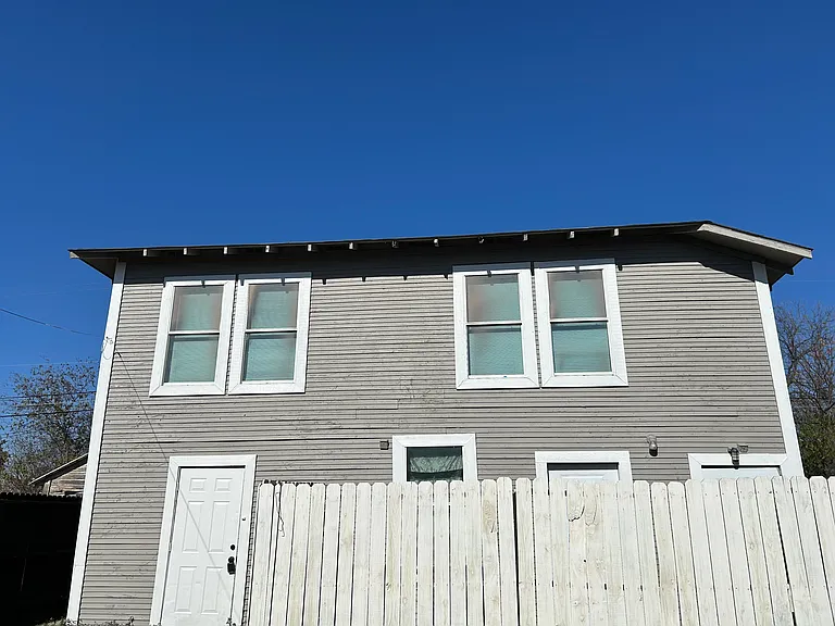 1133 1/2 W Lynwood Ave #R — Photo 2