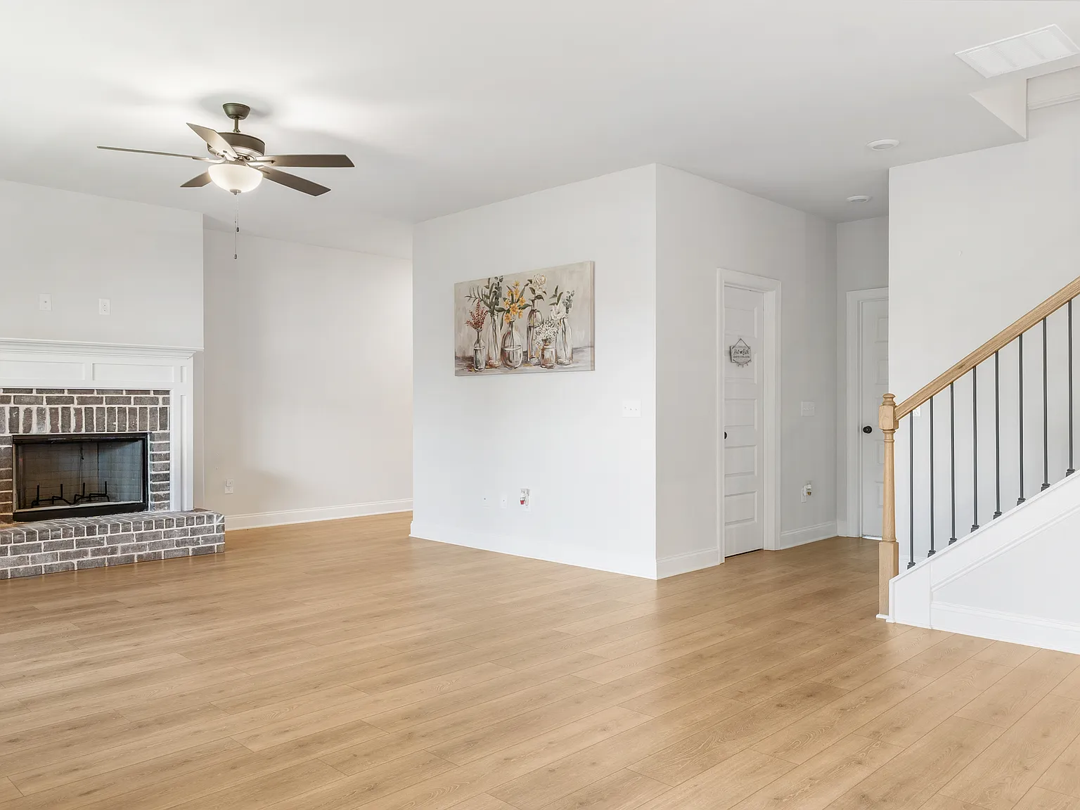 4 bed, 2438 sqft, $2,500 — Photo 4
