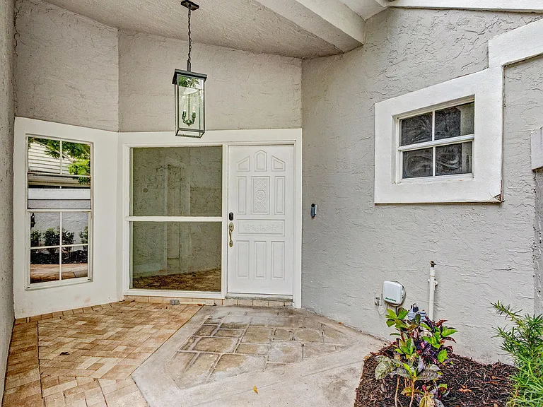 7 Wyndham Ln — Photo 6