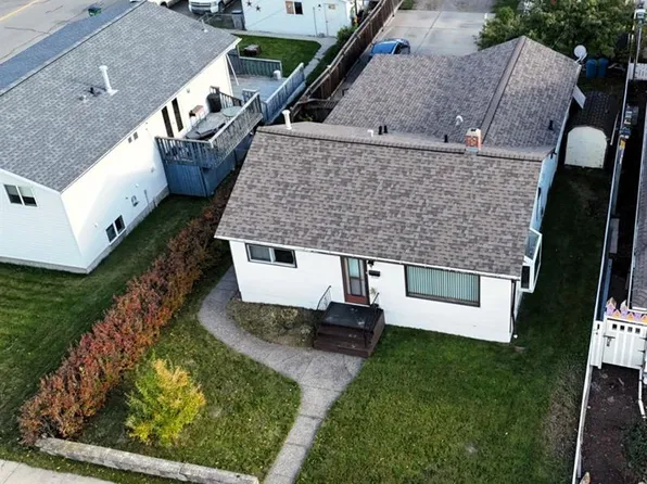 4907 N 7th Ave, Edson, AB T7E 1K8