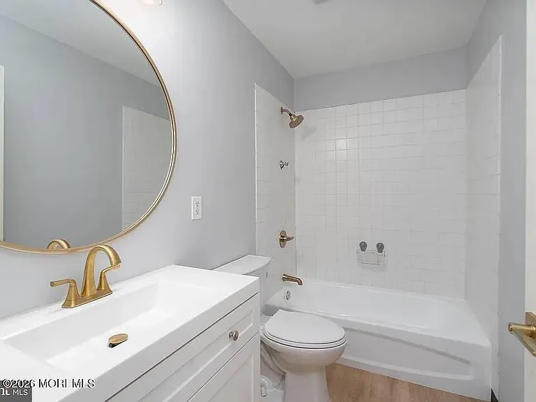 301 Howard St — Photo 5