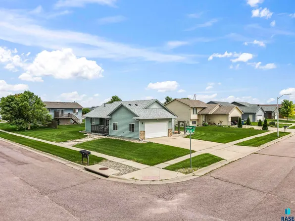 5800 N Gold Nugget Ave, Sioux Falls, SD 57104