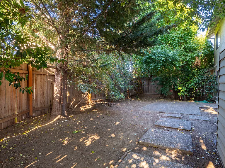 448 Lilac Ct — Photo 29
