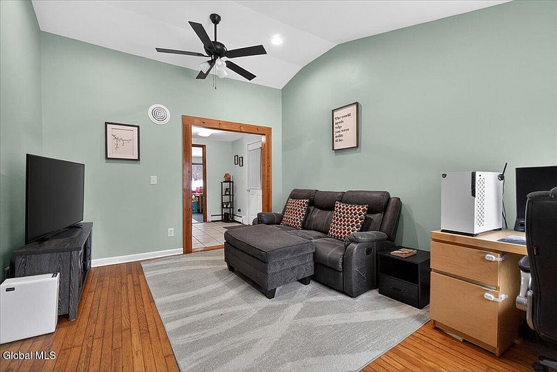 3rd image of 809 Sacandaga Road