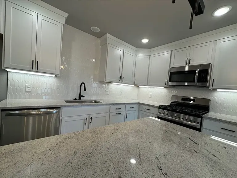 4302 SW Adams Rd — Photo 6