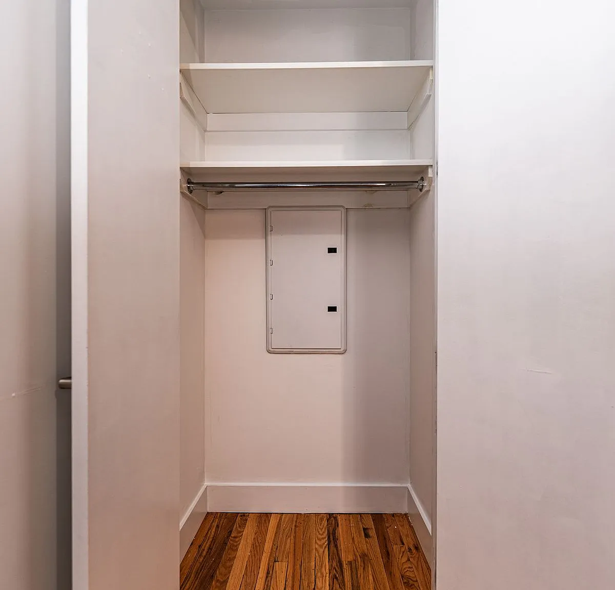 886 Jefferson Ave — Photo 3