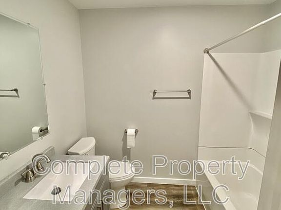 4th image of 107 Main St E #2