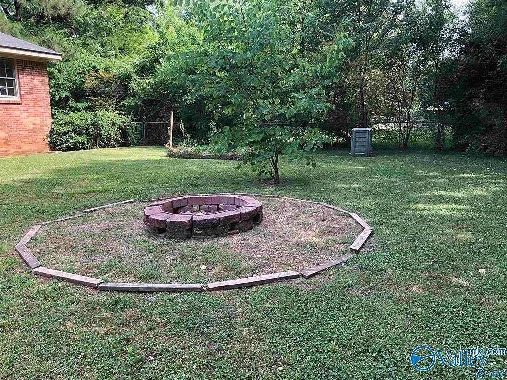 4 bed, 2.0 bath, 1950 sqft, $1,850 — Photo 4