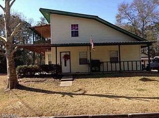 1817 Porpoise Dr, Ocean Springs, MS 39564