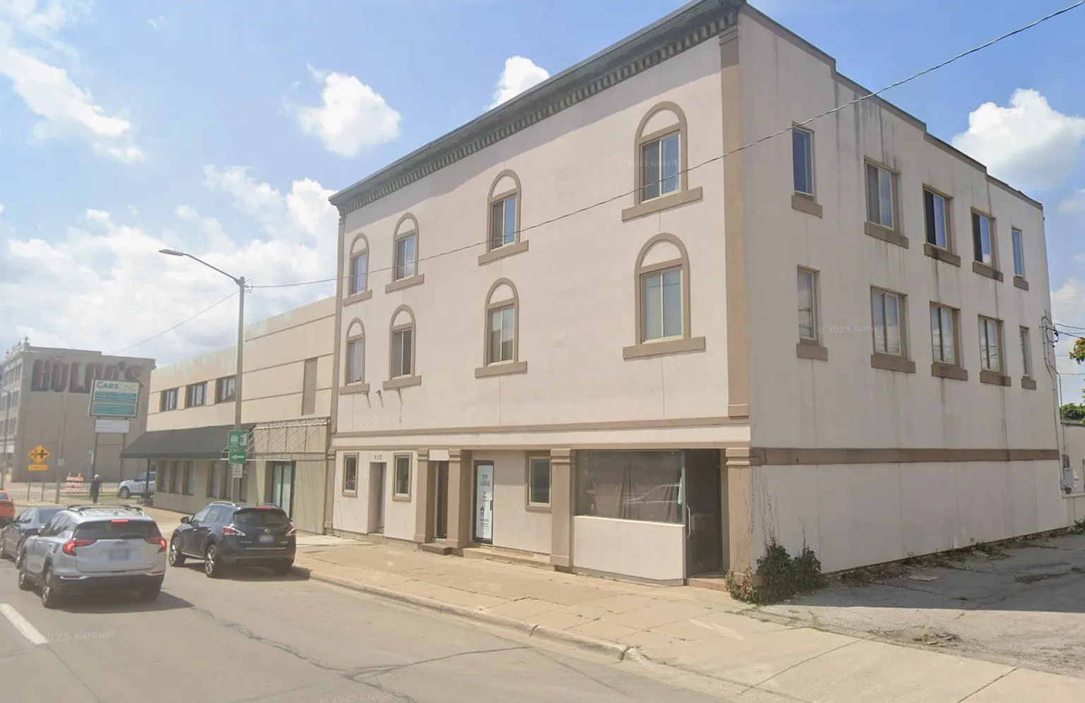 Michigan Ave 634 E — Photo 1