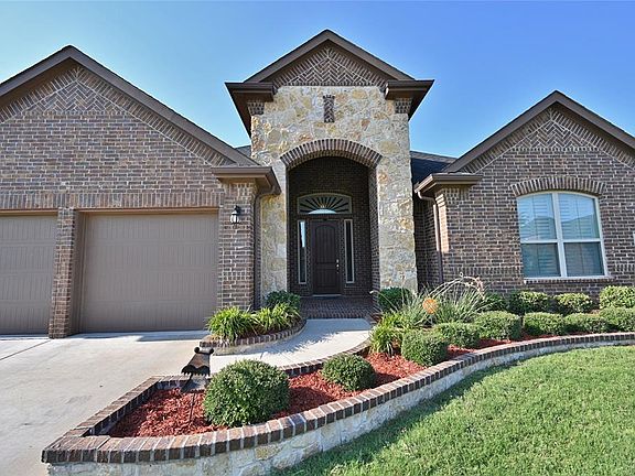 2nd image of 2932 Ladoga Dr