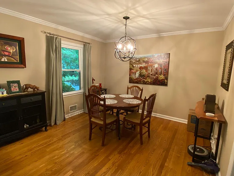 1830 Queens Way — Photo 8