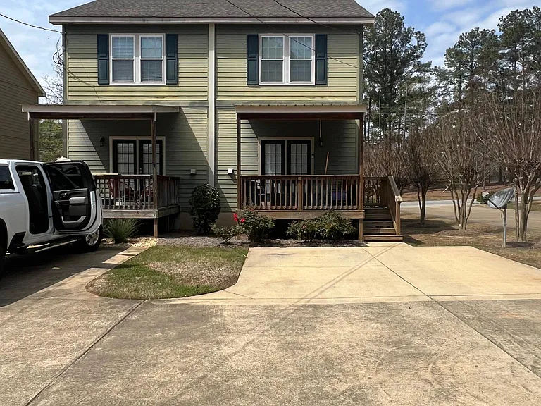 1358 Gatewood Dr — Photo 3