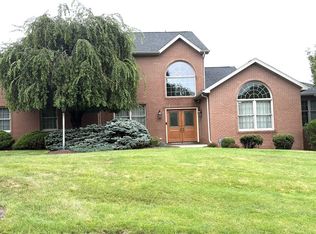 3121 Algonquin Trl, New Kensington, PA 15068