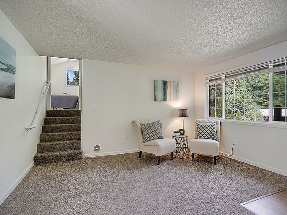 3rd image of 10732 18th St SE