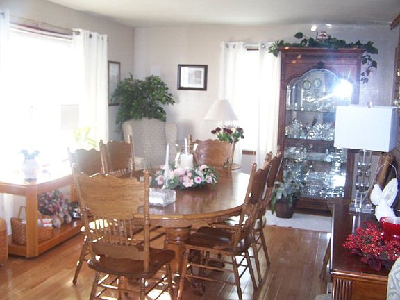 4th image of 929 Fairview Ave