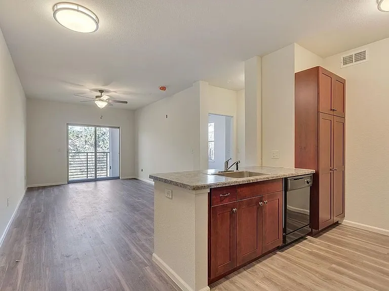 1230 Pierce St — Photo 4