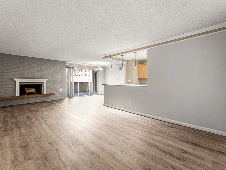 2 Adams St #402 — Photo 2