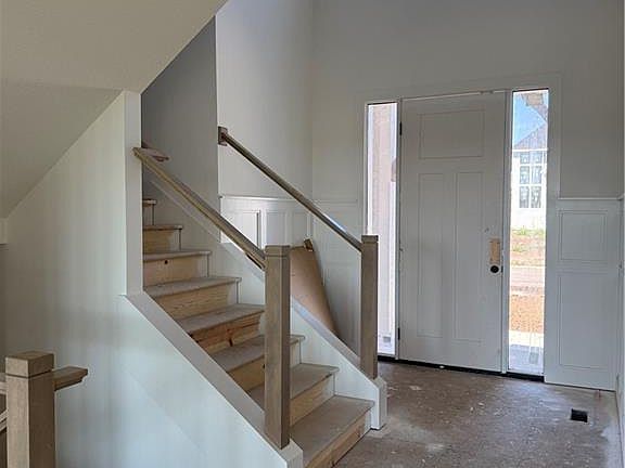5th image of 18505 Windsor St
