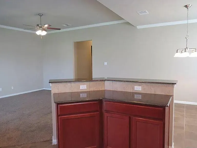 517 Wedgwood Dr — Photo 6