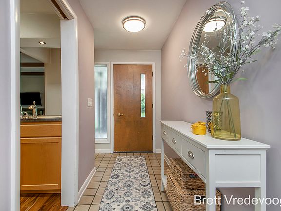 5th image of 4549 Braeburn St SE