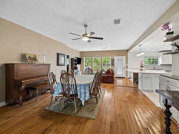 4th image of 103 Spanish Trace St