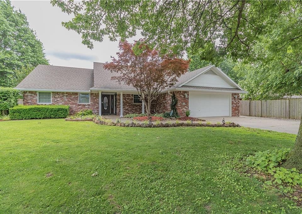 1st image of 523 N Oakwood St