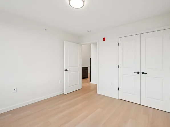 1 Mallory Avenue image 12 of 25