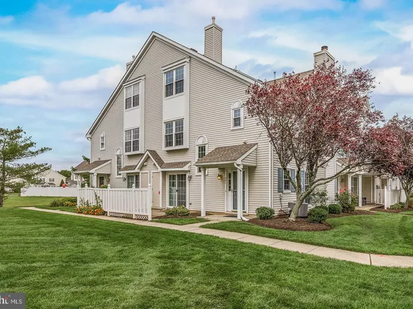 501 Oliphant Ln, Mount Laurel, NJ 08054