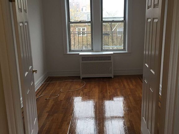 5th image of 3422 28th St APT 3F