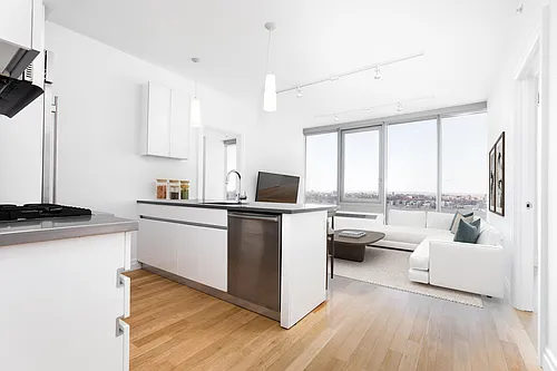 554 54th St Photo 1