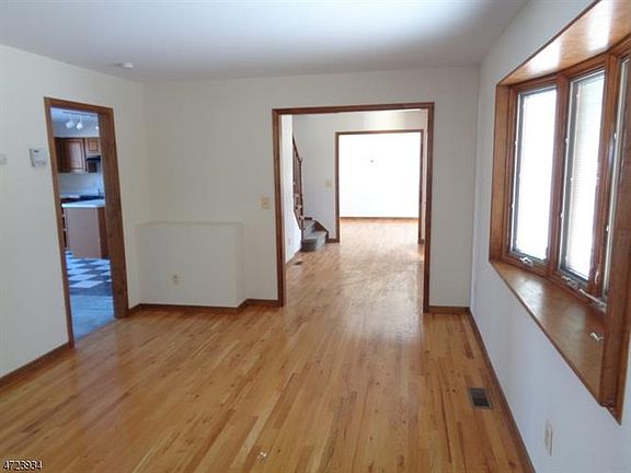 3rd image of 20 E Field Dr