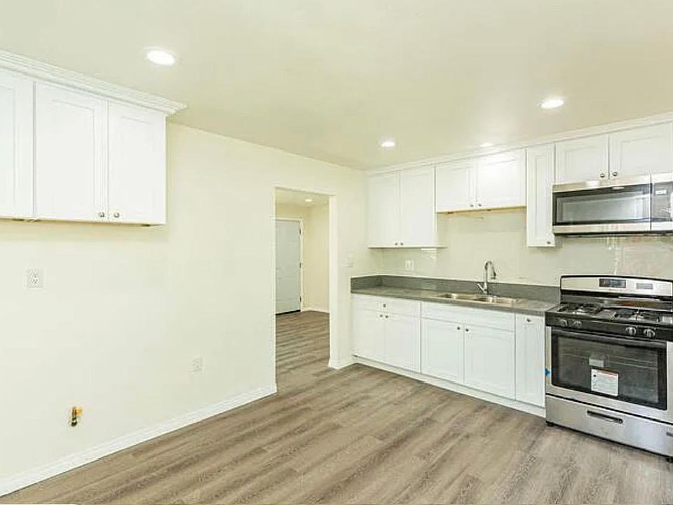 1st image of 245 S Wabash Ave #B