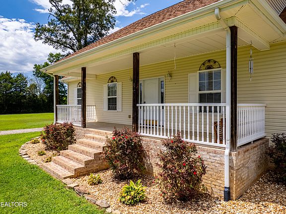 3rd image of 105 Hidden Springs Dr