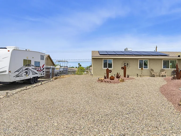 2195 Bombay Dr — Photo 12