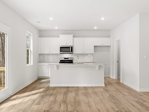 5th image of 6015 Airedale Dr