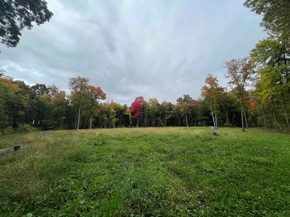 N8800 Fir Rd, Beaver Dam, WI 53916