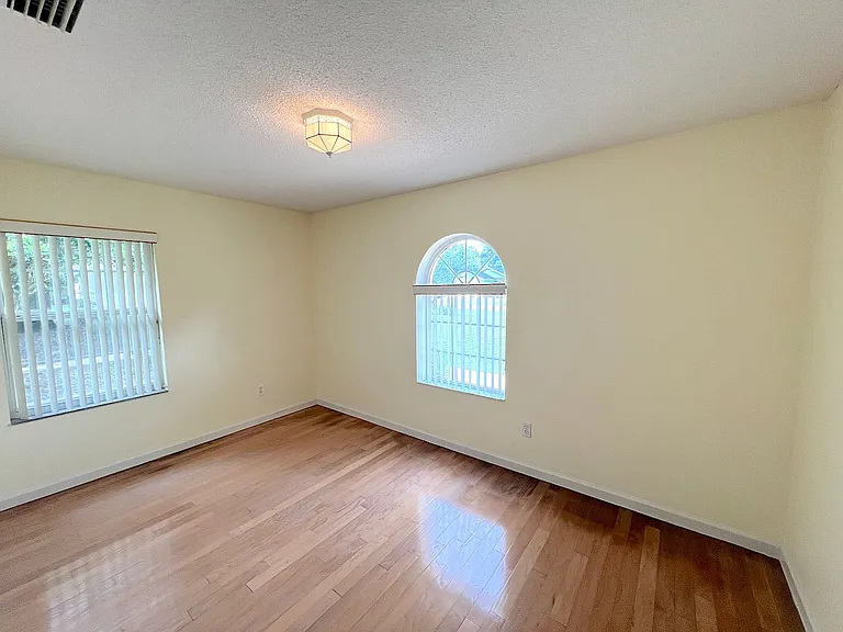 87 Rose Dr — Photo 40