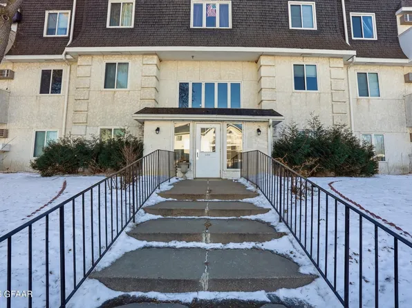 815 Duke Dr APT 310, Grand Forks, ND 58201