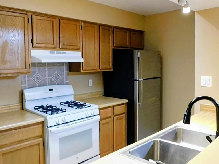 1655 Greenview Way NE — Photo 5