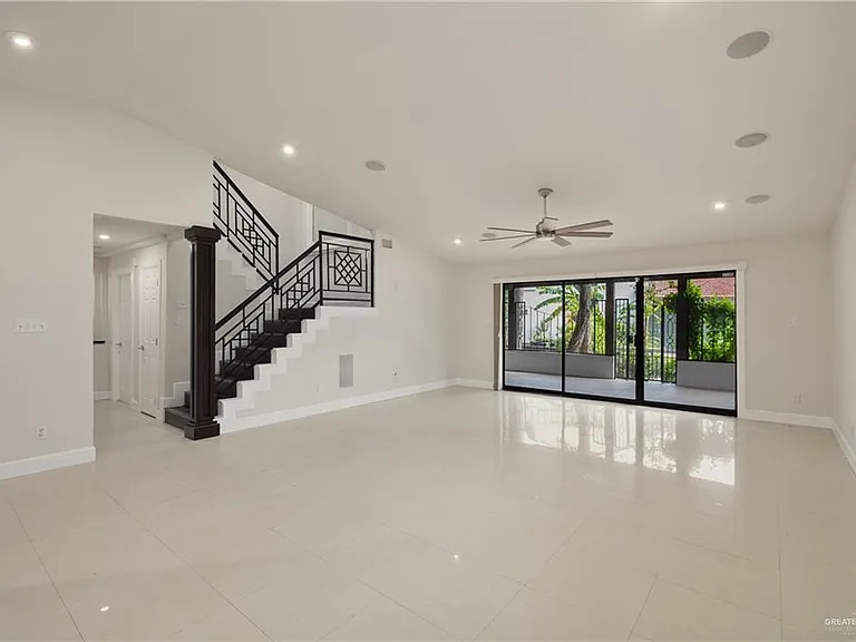 110 E Shasta Ave — Photo 3